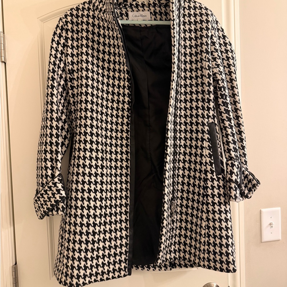 Calvin Klein Women's Black and White Houndstooth Coat